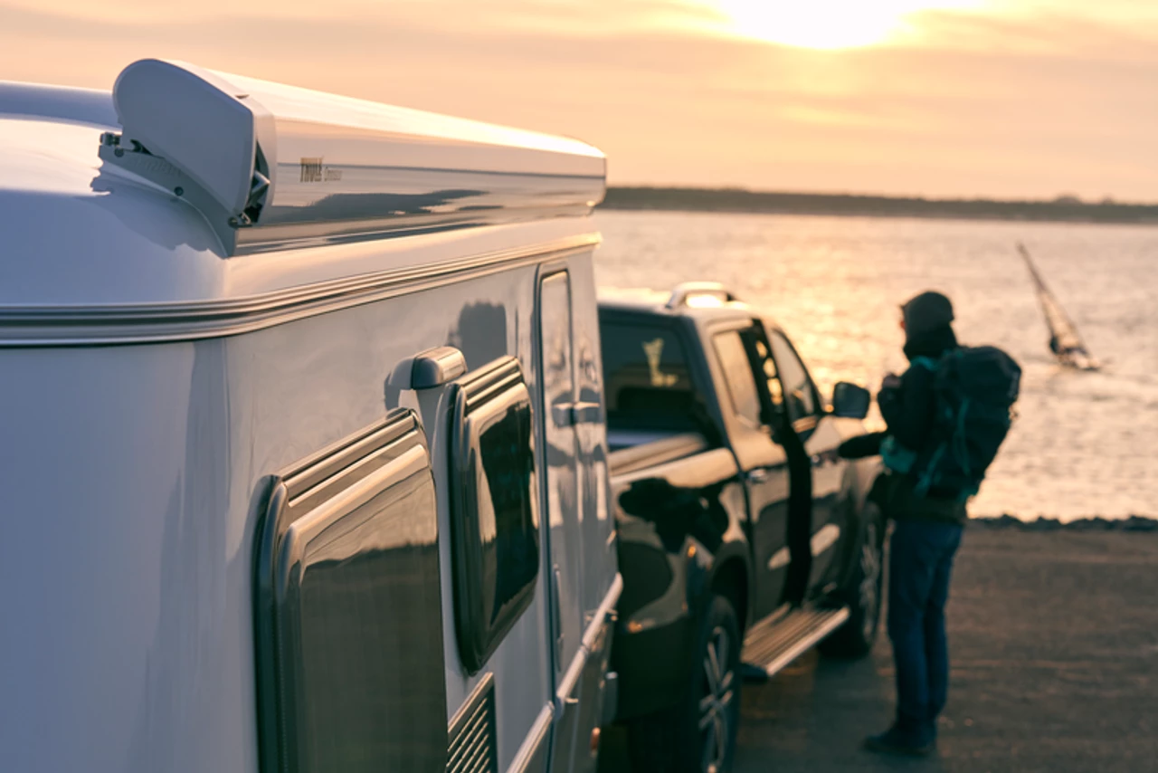 Thule Omnistor 6300 Roof-Mounted Caravan Campervan Motorhome Awning 4 Thule Omnistor 6300 Roof-Mounted Caravan Campervan Motorhome Awning - Image 2