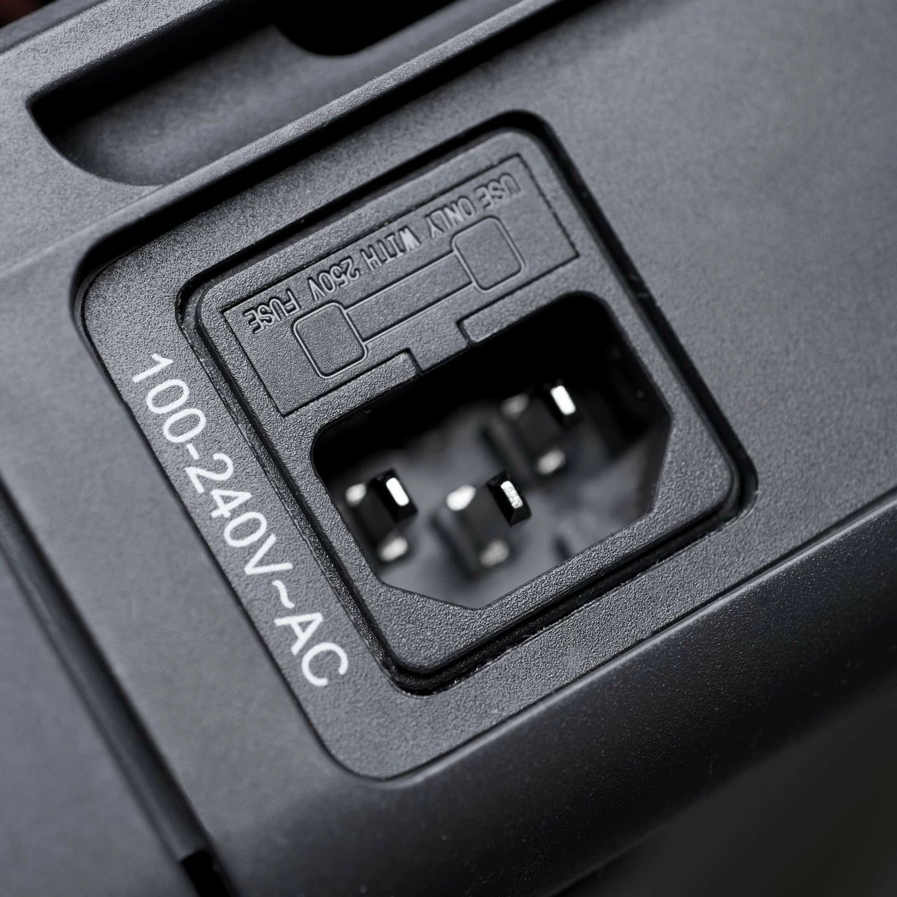 Dometic Waeco CoolFreeze CFX 28 Portable Compressor Fridge Freezer Cool Box 8 Dometic Waeco CoolFreeze CFX 28 Portable Compressor Fridge Freezer Cool Box - Image 6