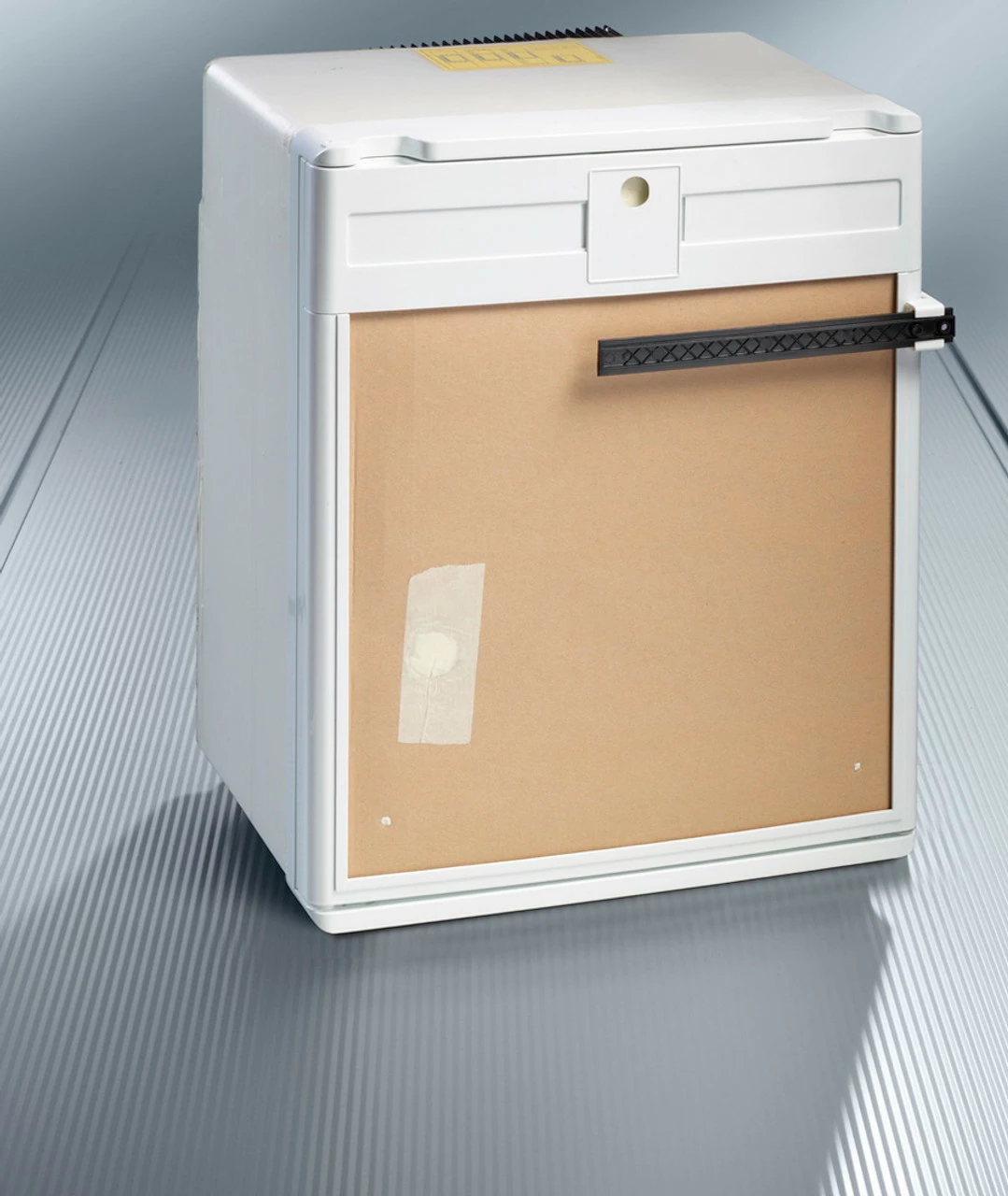 Dometic Silencio DS400 Silent Mini Bar Fridge 8 Dometic Silencio DS400 Silent Mini Bar Fridge - Image 6