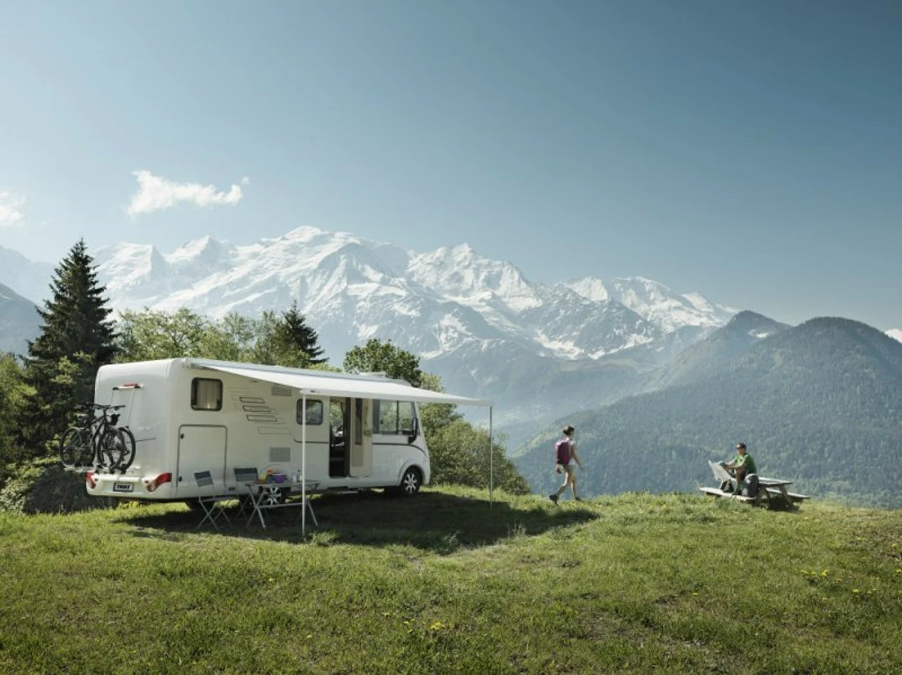 Thule Omnistor 8000 Wall-Mounted Caravan Motorhome Awning 3 Thule Omnistor 8000 Wall-Mounted Caravan Motorhome Awning