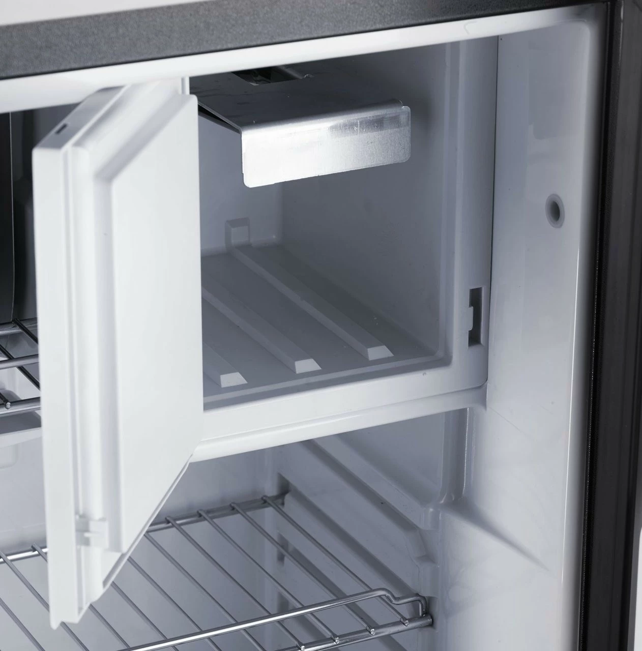 Dometic RM5330 230v 12v LPG Gas Caravan Fridge 6 Dometic RM5330 230v 12v LPG Gas Caravan Fridge - Image 4